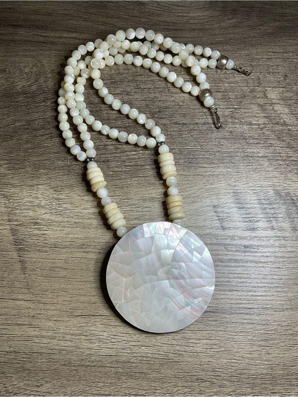 STUNNING VINTAGE IRIDESCENT MOTHER OF PEARL MOSAIC STATEMENT NECKLACE